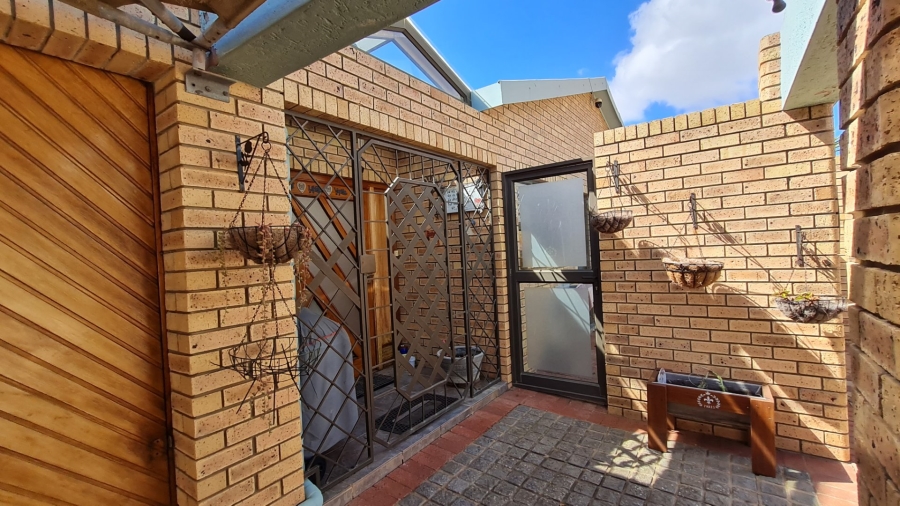 3 Bedroom Property for Sale in Hartenbos Heuwels Western Cape